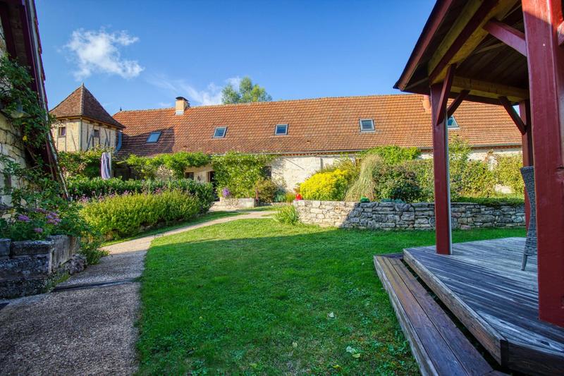 Maison - 365 m² - 8 pièces