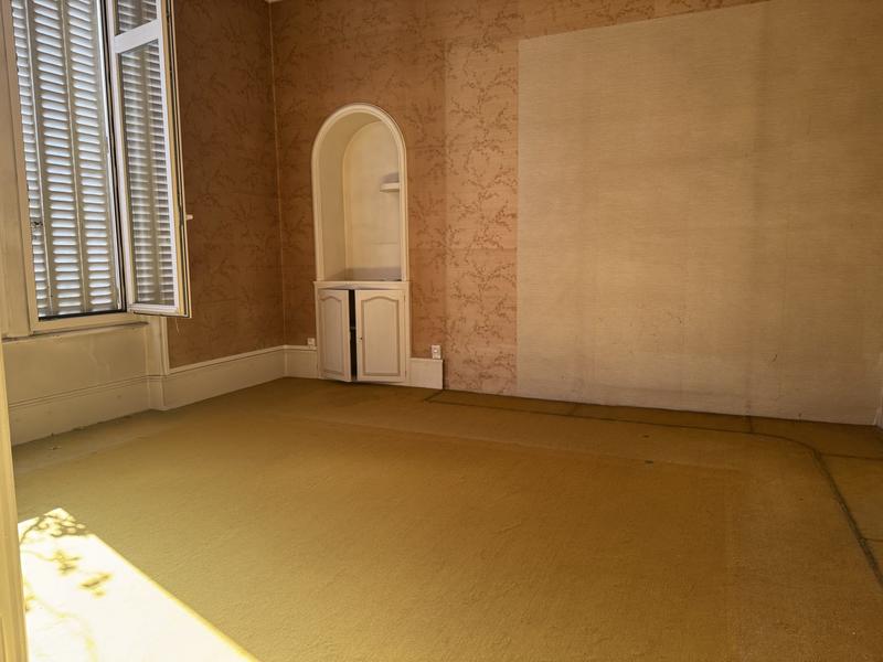 Maison - 280 m² - 12 pièces