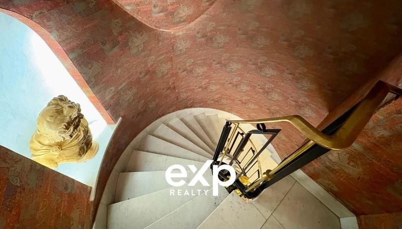 Maison - 230 m² - 7 pièces