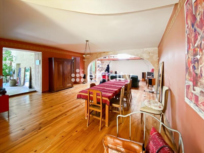 Maison - 250 m² - 9 pièces