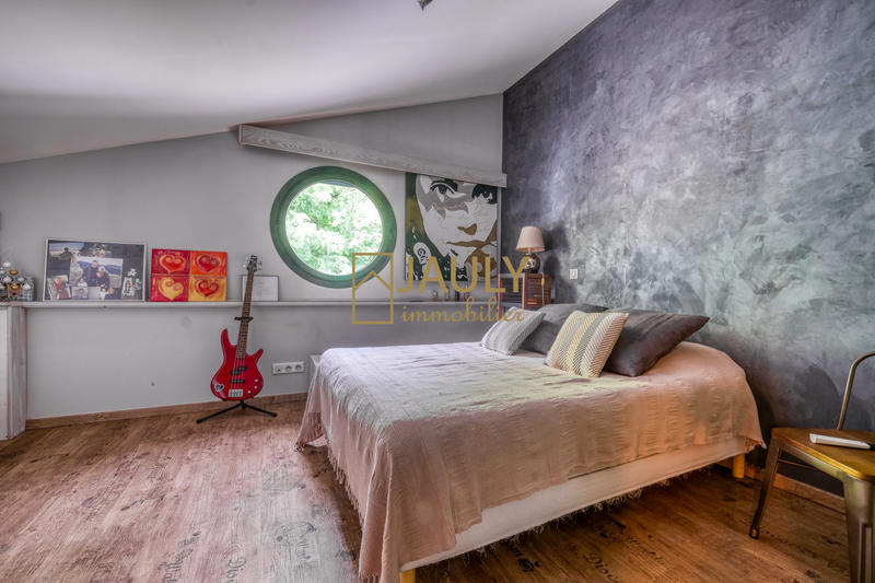 Maison contemporaine - 328 m² - 8 pièces