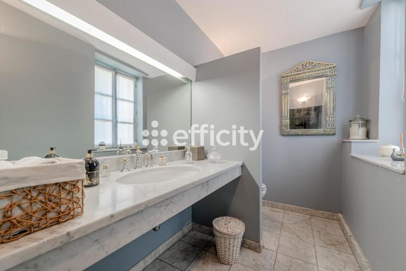 Maison - 434 m² - 10 pièces