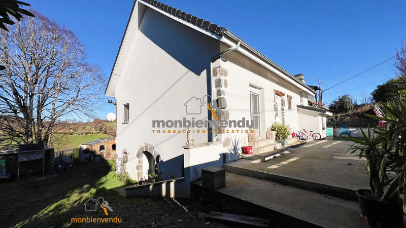 Maison traditionnelle - 187 m² - 7 pièces