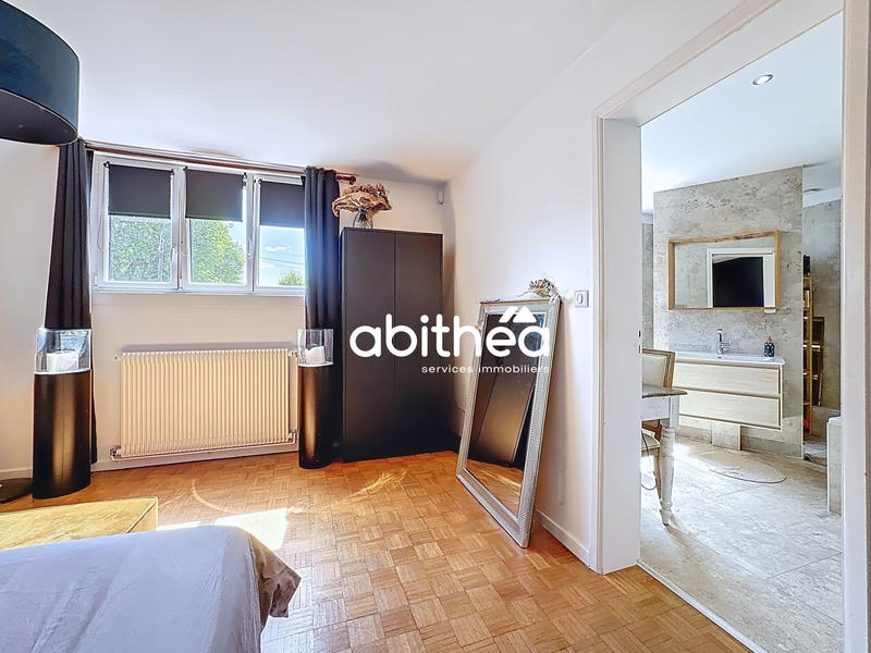 Maison - 220 m² - 9 pièces