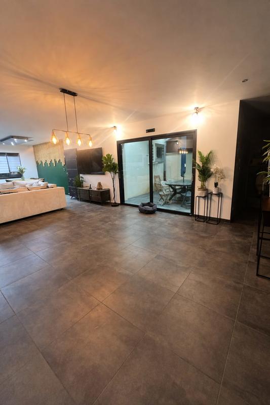 Maison - 140 m² - 5 pièces