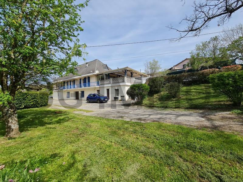 Propriété - 214 m² - 7 pièces