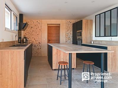 Demeure - 214 m² - 7 pièces