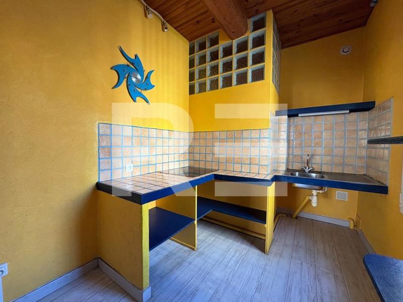 Studio - 30 m² - 4 pièces