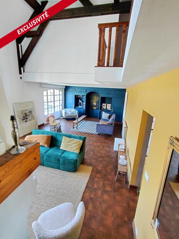 Maison - 260 m² - 8 pièces