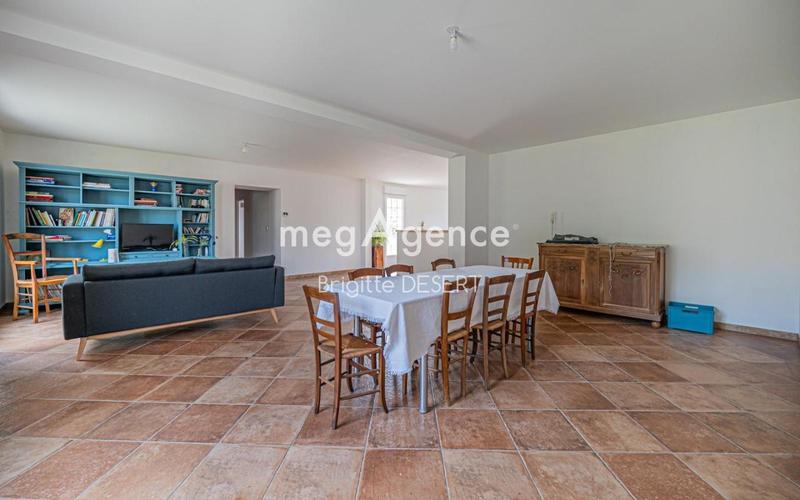 Maison - 300 m² - 9 pièces