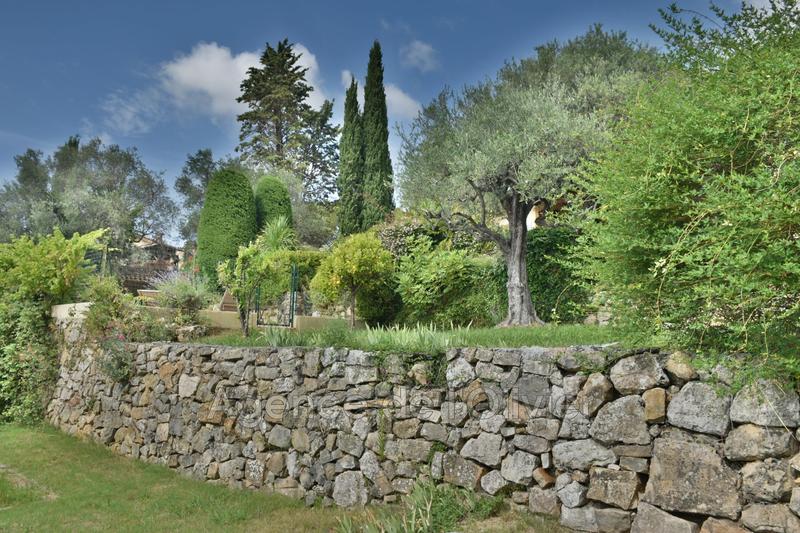 Maison - 187 m² - 9 pièces