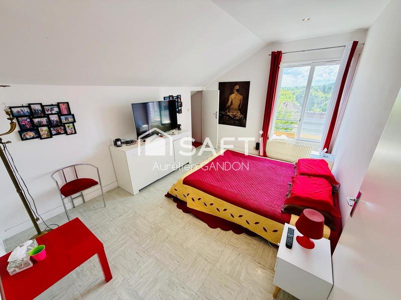 Maison - 202 m² - 7 pièces