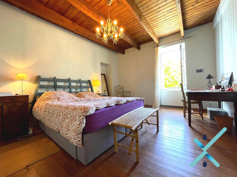 Maison - 280 m² - 11 pièces