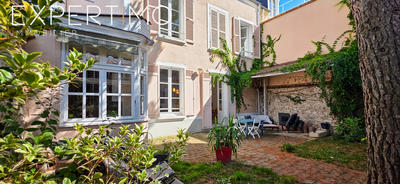 Maison - 200 m² - 8 pièces