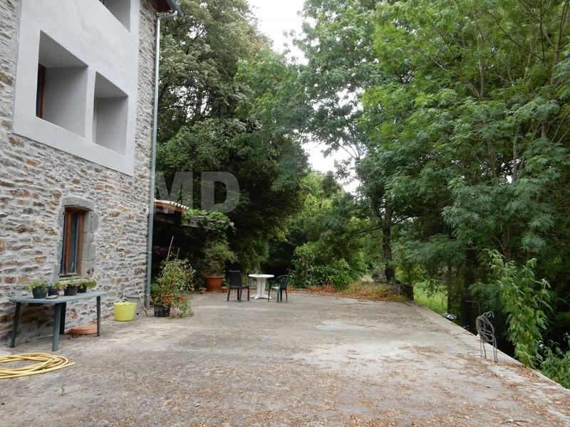 Maison - 437 m² - 17 pièces