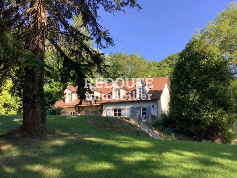 Propriété - 239 m² - 8 pièces