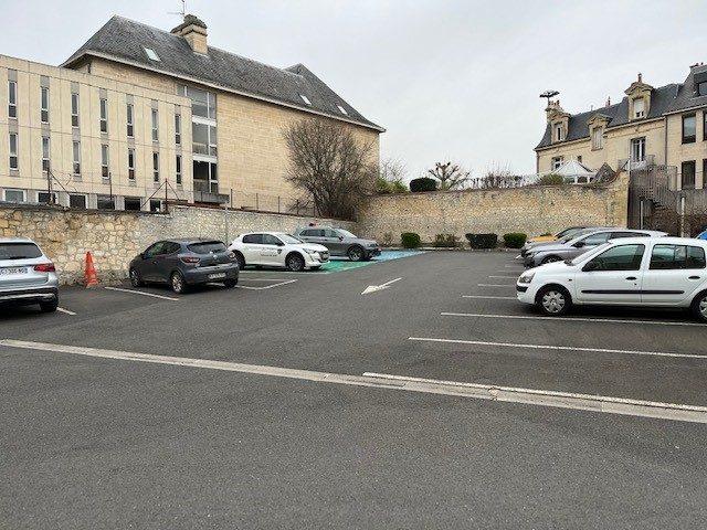 Bureau - 556 m² - 17 pièces