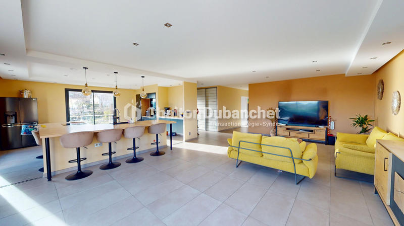 Maison - 185 m² - 7 pièces