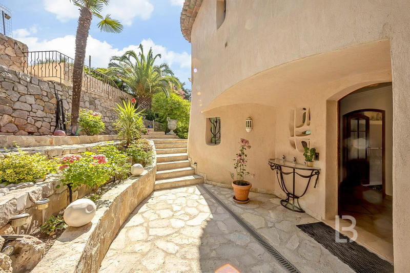 Maison - 283 m² - 6 pièces