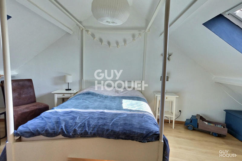 Maison - 220 m² - 9 pièces