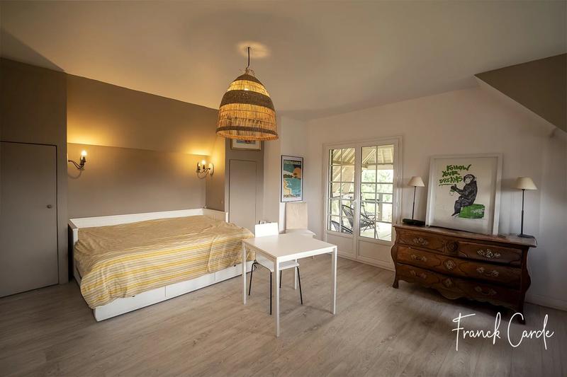 Maison - 280 m² - 11 pièces