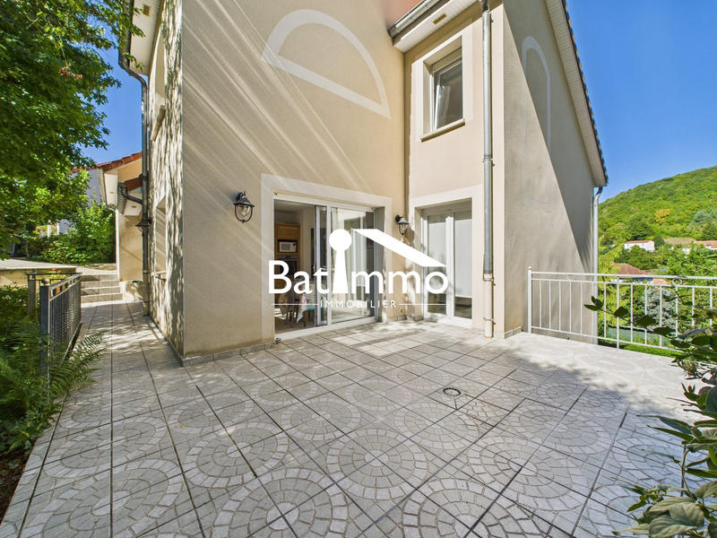 Maison - 211 m² - 7 pièces