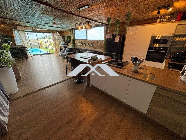 Maison - 140 m² - 6 pièces