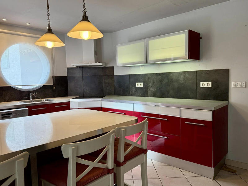 Maison - 230 m² - 8 pièces