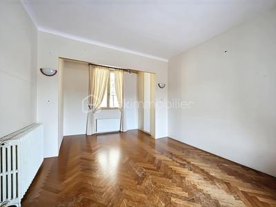 Maison - 215 m² - 5 pièces