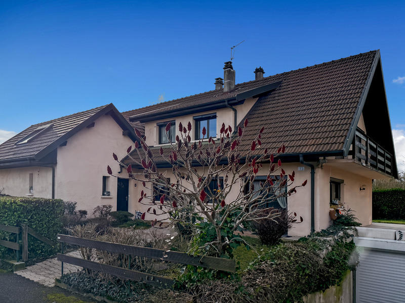 Maison - 243 m² - 9 pièces