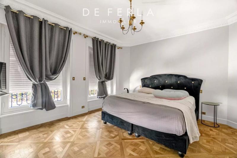 Hôtel particulier - 326 m² - 10 pièces