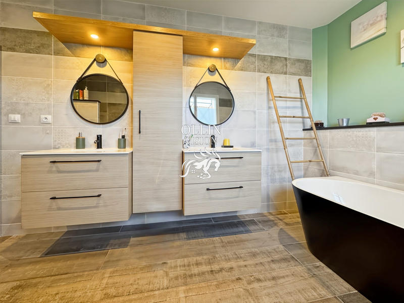 Villa - 168 m² - 8 pièces