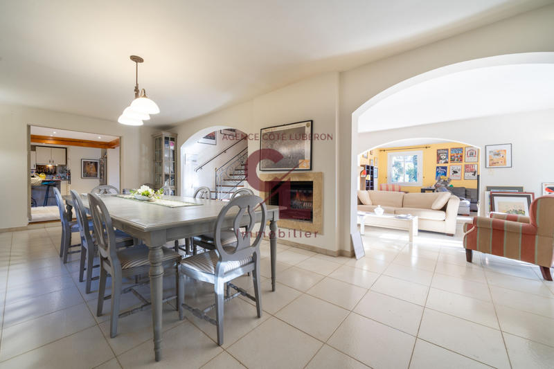 Maison - 277 m² - 11 pièces