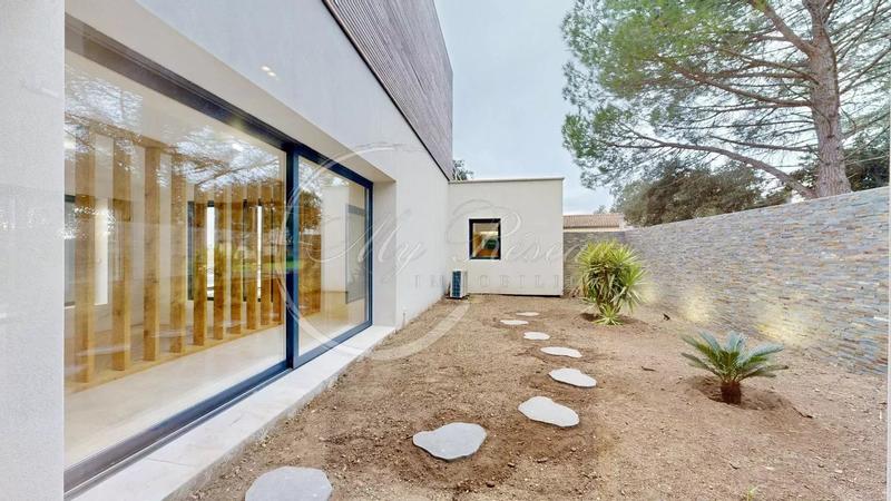 Propriété - 210 m² - 5 pièces