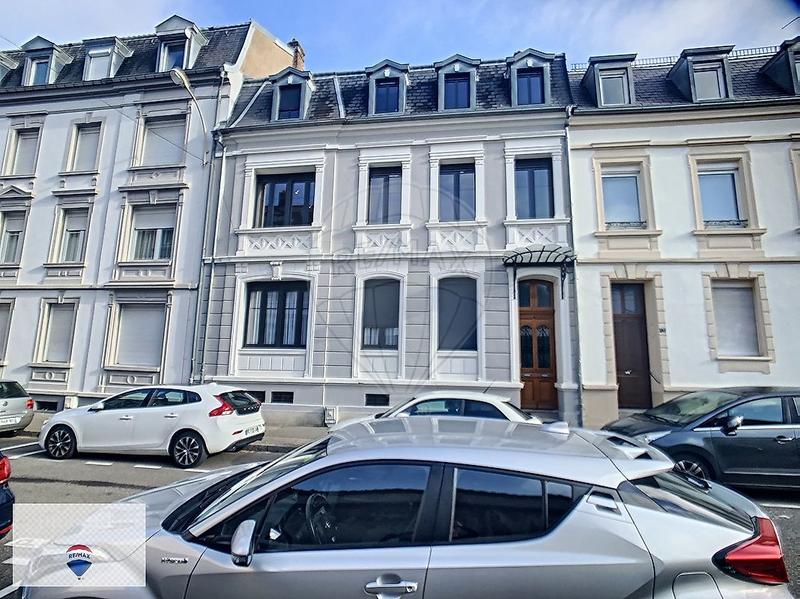 Maison - 202 m² - 9 pièces