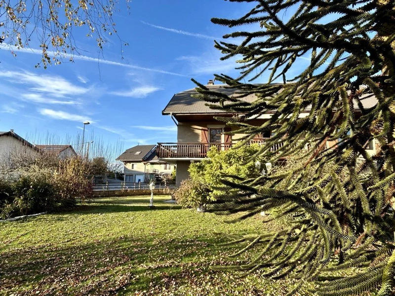 Maison - 204 m² - 6 pièces