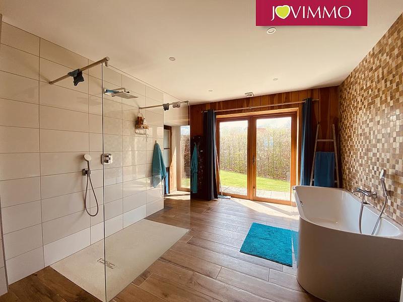 Maison - 250 m² - 9 pièces