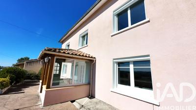 Maison - 210 m² - 5 pièces