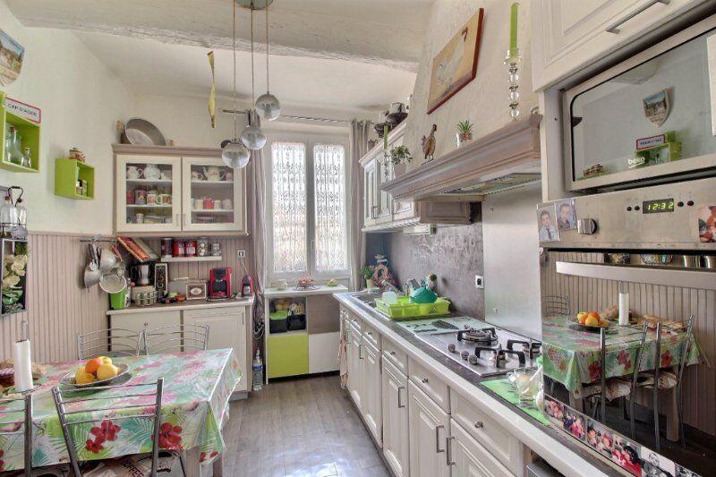 Appartement - 145 m² - 8 pièces