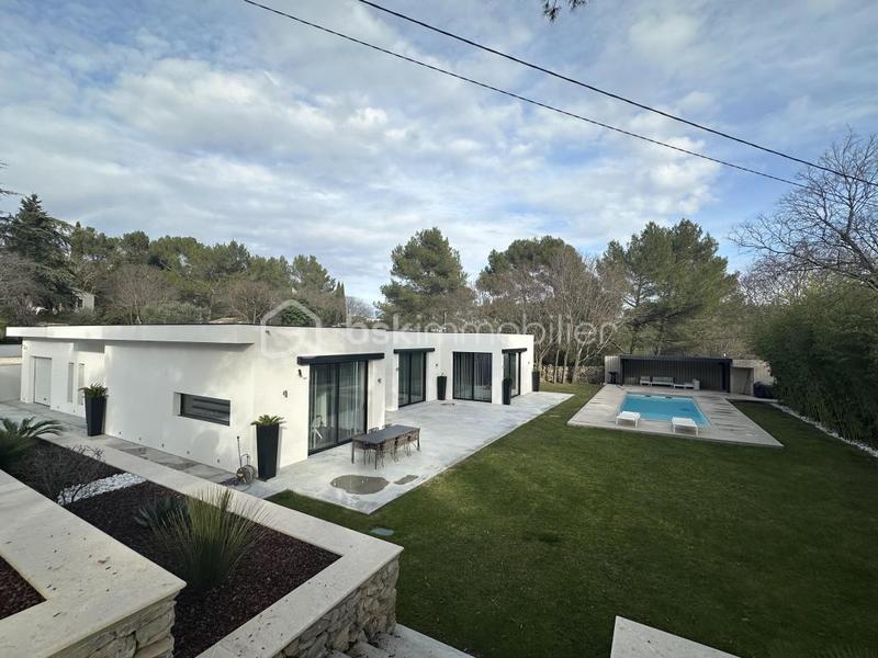 Demeure - 350 m² - 8 pièces