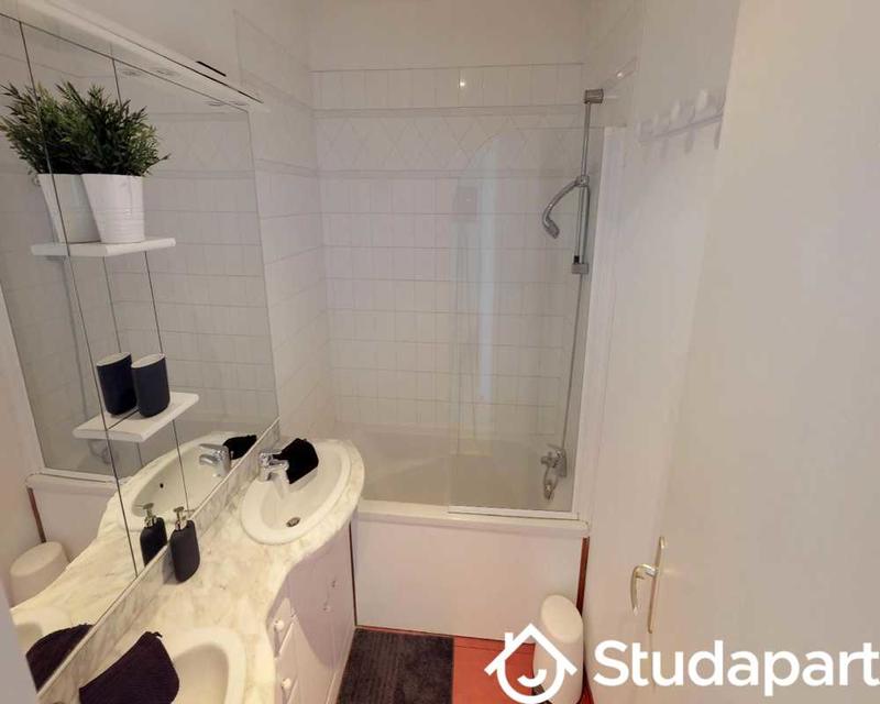 Chambre - 70 m² - 1 pièce