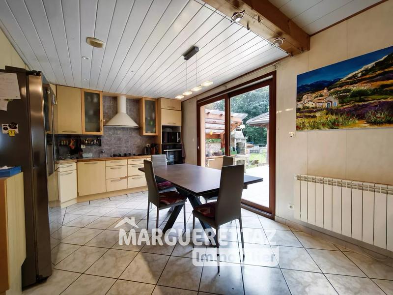 Maison - 198 m² - 8 pièces