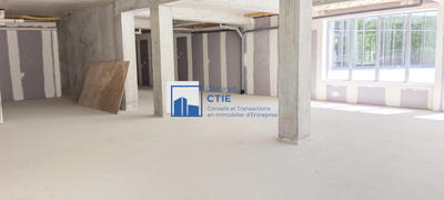 Local commercial - 214 m²