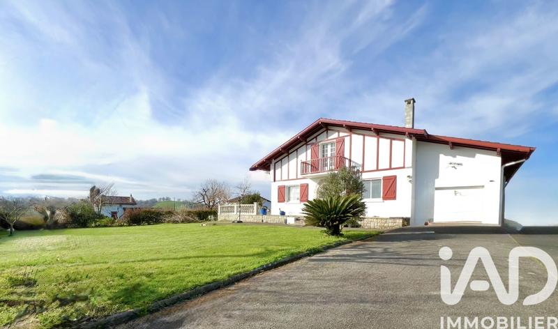 Maison - 202 m² - 6 pièces