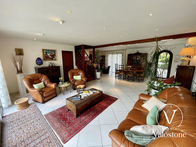 Maison traditionnelle - 206 m² - 7 pièces