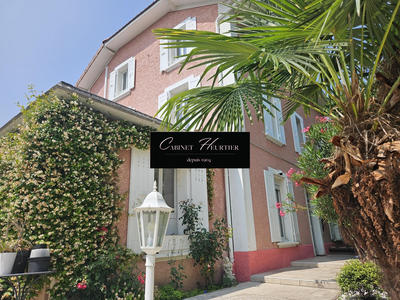 Maison - 224 m² - 9 pièces