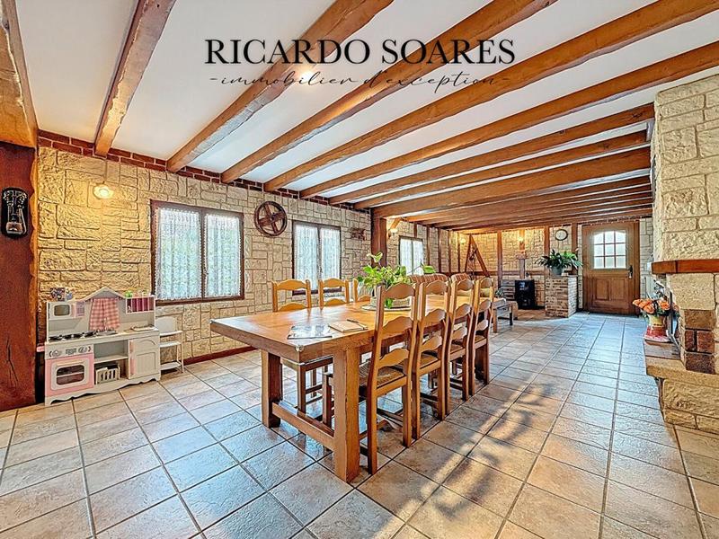 Maison - 218 m² - 8 pièces