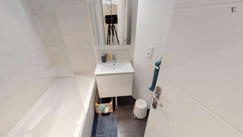 Chambre - 12 m² - 5 pièces