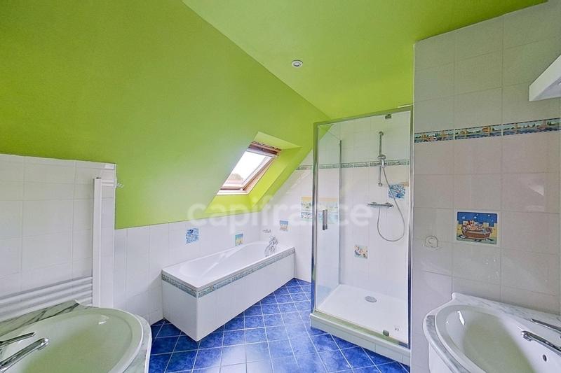 Maison - 246 m² - 10 pièces