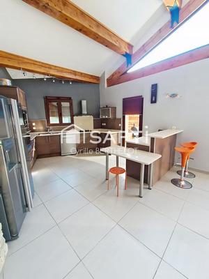 Maison - 219 m² - 9 pièces